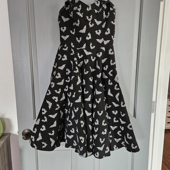 Black and Gray Patterned Women's Skirt - Picture 2 of 7